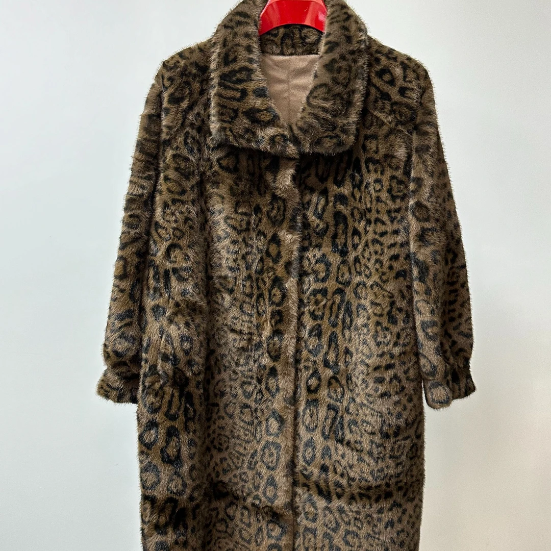 加绒加厚款保暖防风女冬季短外套女装豹纹时尚设计师