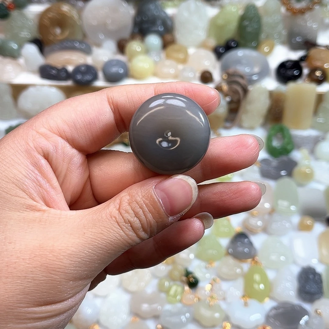 和田玉未镶嵌吊坠(赠链)?**?