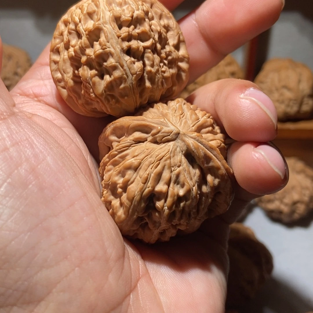 文玩核桃吊坠奇**球球白