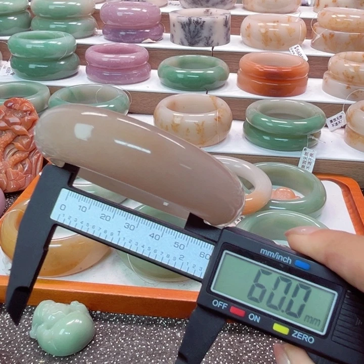 石英岩玉手镯未镶嵌