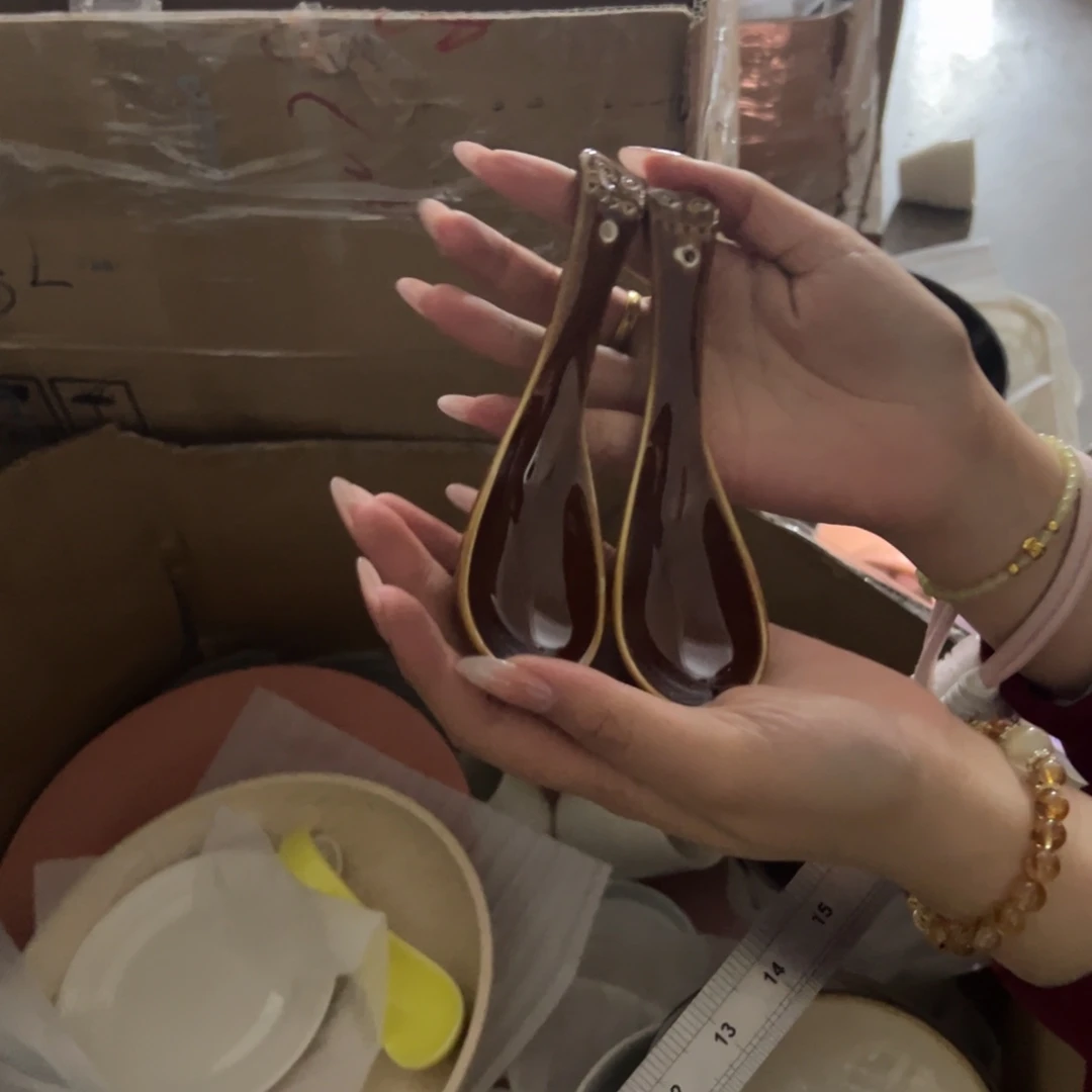 新骨瓷232瑕疵慎拍窑变棕小猫勺2只装