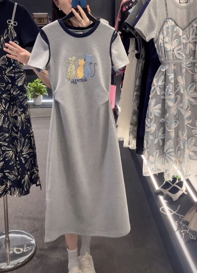 2025夏日新款轻奢拼接重工设计趣味卡通小猫气质显瘦中长款连衣裙