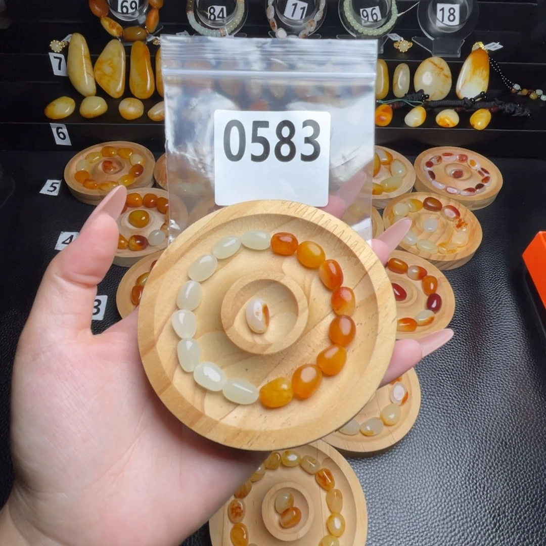 黑***子和田玉未镶嵌手串