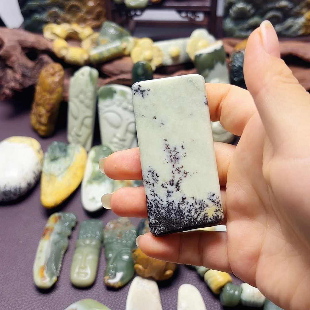 霸***哥岫岩老玉（透闪石质玉）未镶嵌挂件