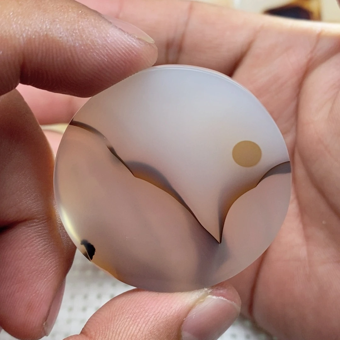 玛瑙/玉髓颈饰未镶嵌湖****?