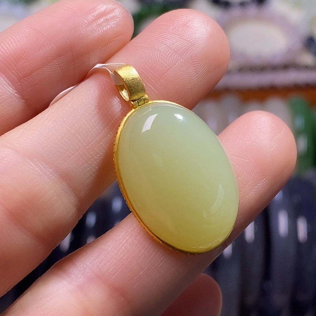 颈饰未镶嵌和田玉金镶黄口料吊坠