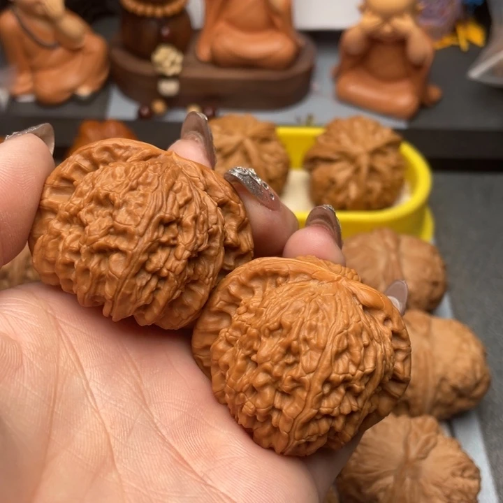 文玩核桃吊坠阿***活白狮子45尺有修