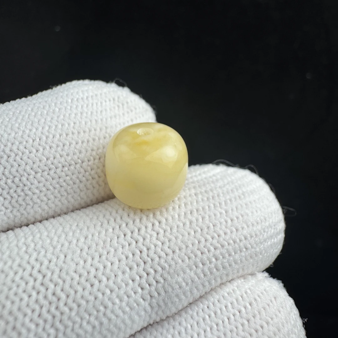 M8527天然蜜蜡妖花老型墩 10.5*9.2mm支持复检