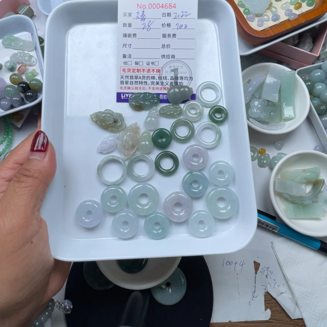 翡翠颈饰未镶嵌婧*