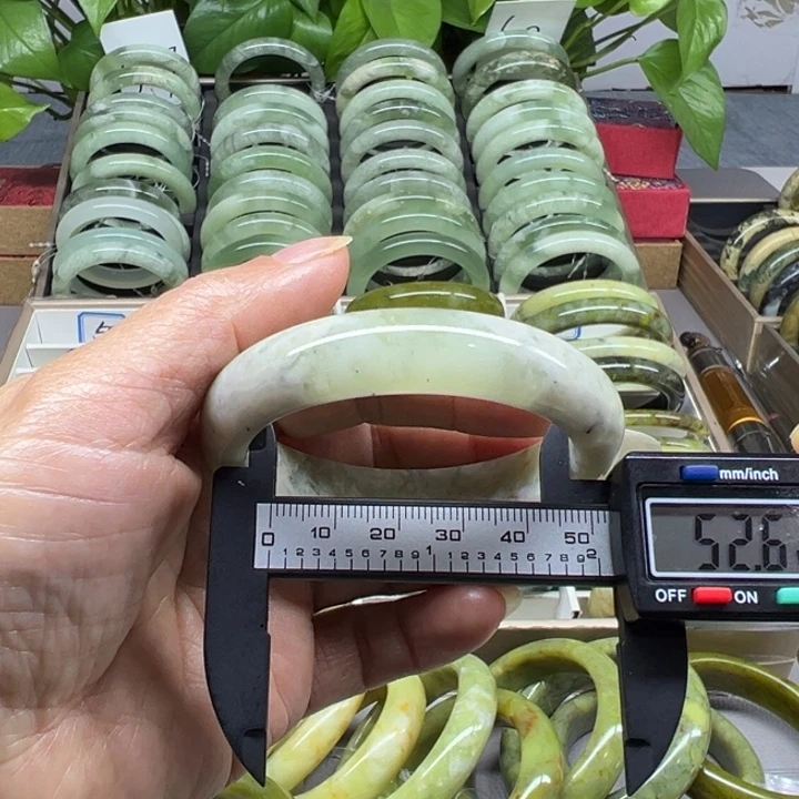 蛇纹石玉未镶嵌手镯61