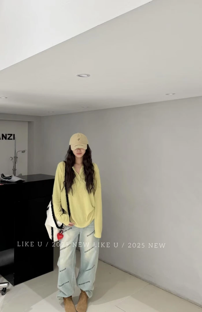 25早春百搭简约剪刀领显瘦T恤