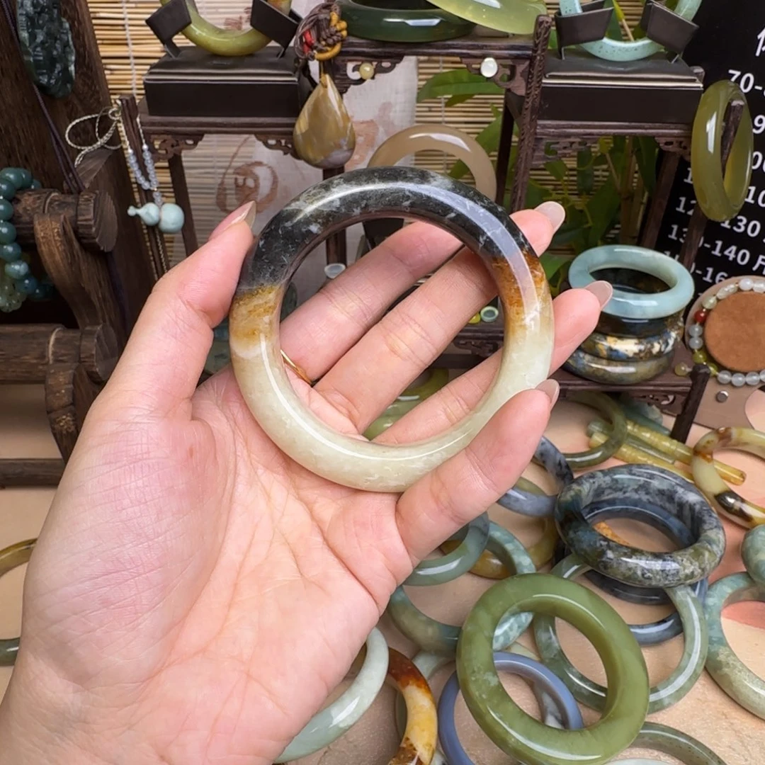 蛇纹石玉未镶嵌手镯