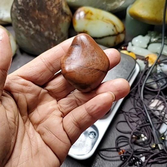 和田玉未镶嵌把件