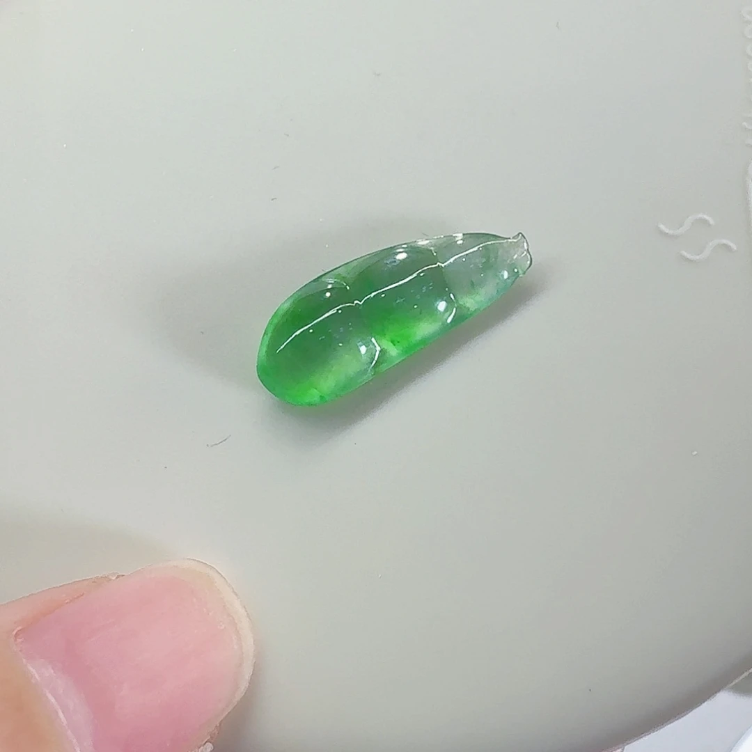 翡翠颈饰未镶嵌豆子