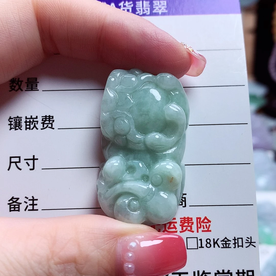 翡翠未镶嵌颈饰貔貅