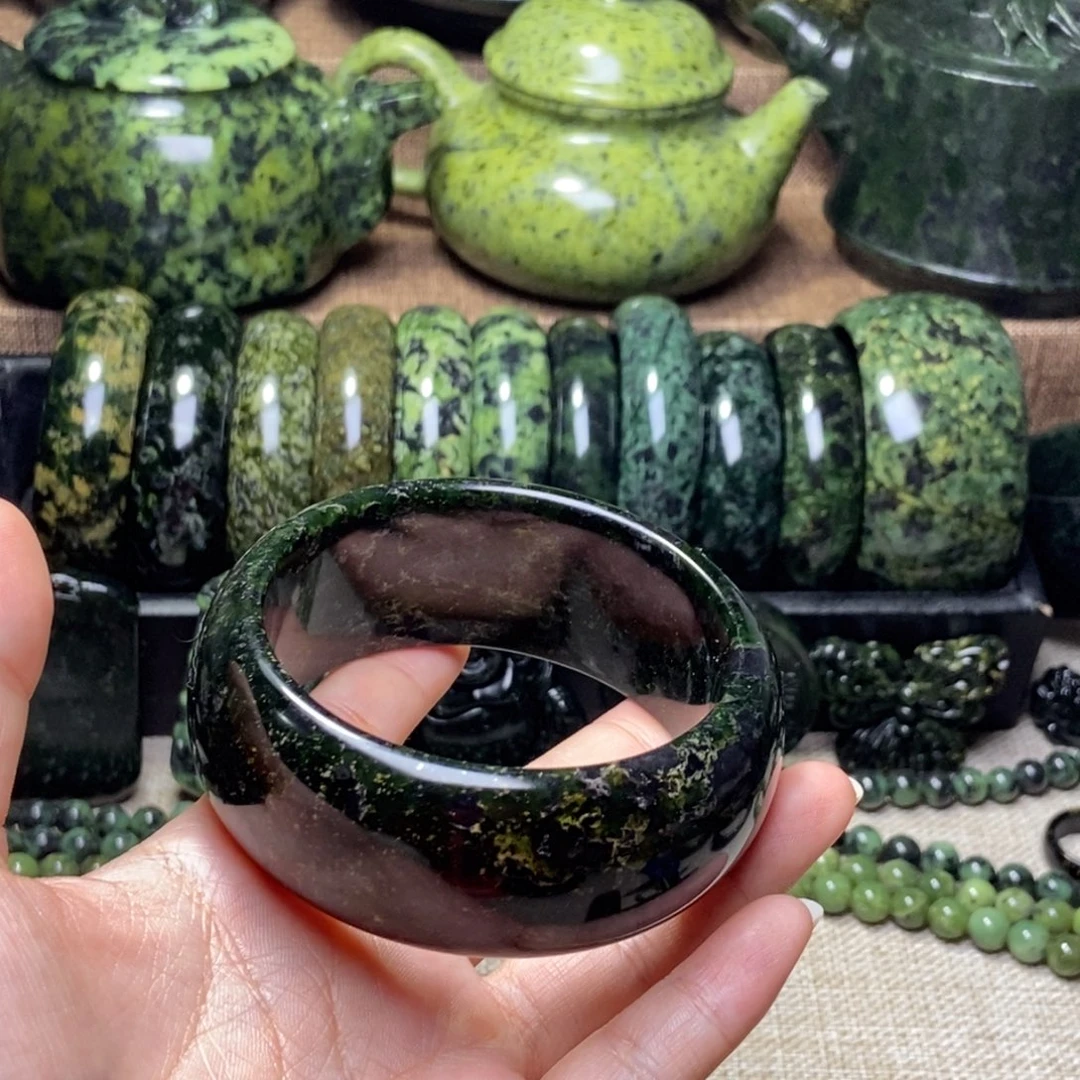 风***淡蛇纹石玉未镶嵌药王石手镯