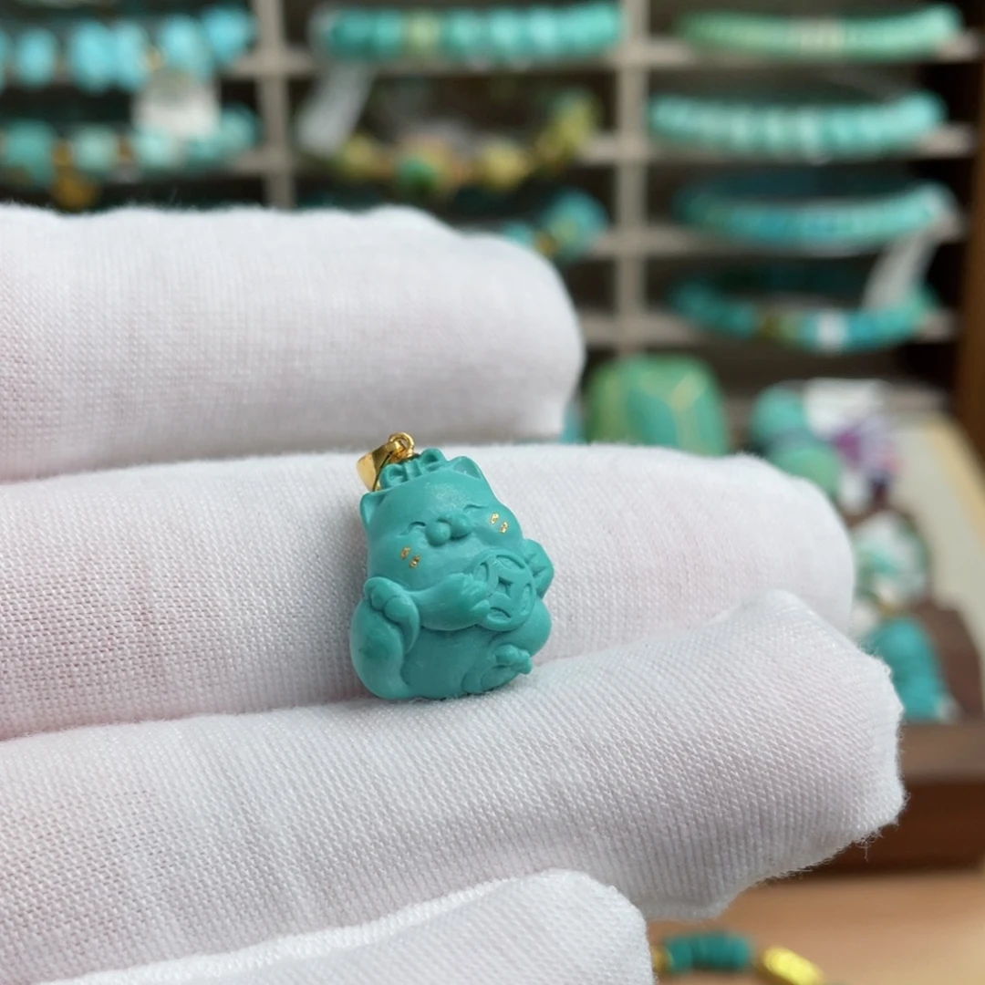 绿松石18K金镶嵌玉化猫猫吊坠