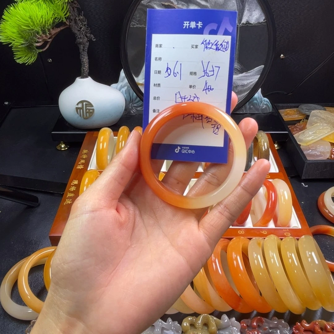 石英质玉手镯未镶嵌微***