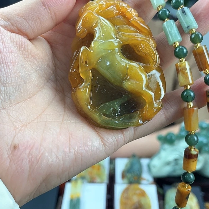 蛇纹石玉颈饰未镶嵌苦*茶
