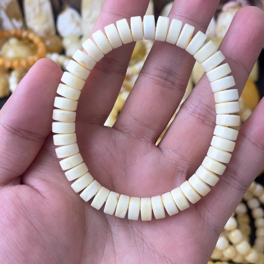 琥珀手串未镶嵌8+俄料全瓷白药片手串(微瑕)