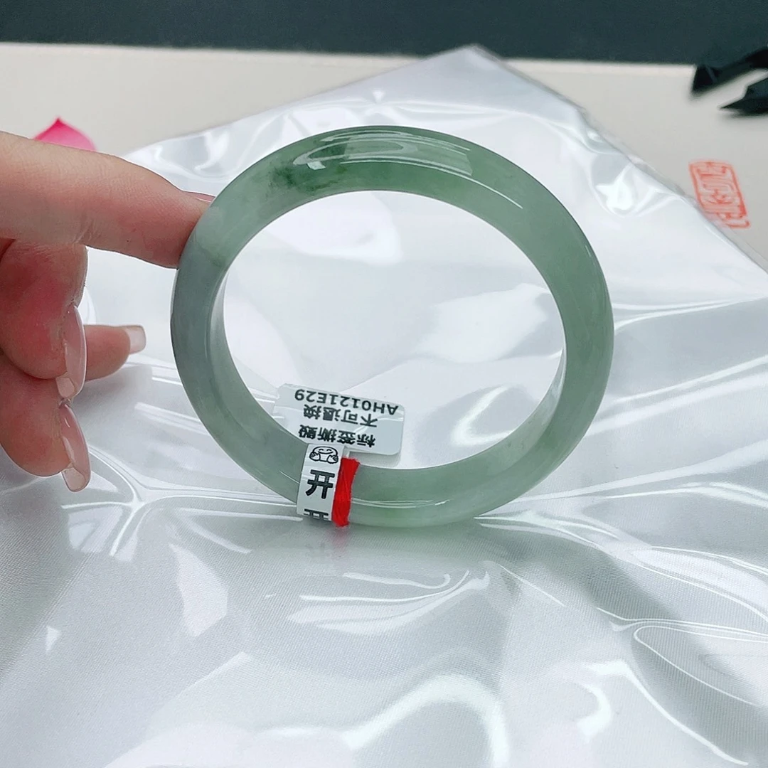 翡翠手镯未镶嵌正56