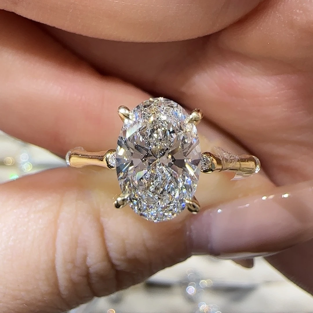 18K金镶嵌实验室培育钻石椭圆竹节1.5卡