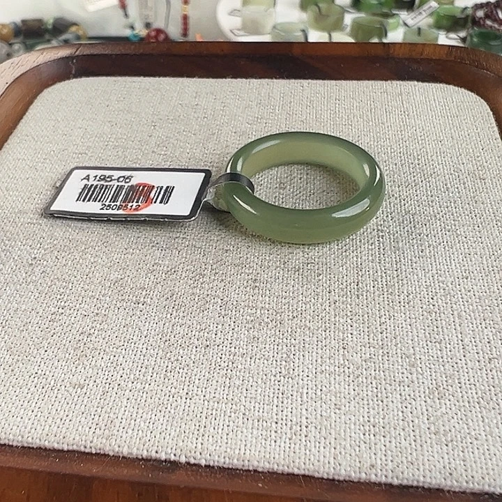 宝***豆和田玉未镶嵌戒指w69晴水圆条18.4不退换