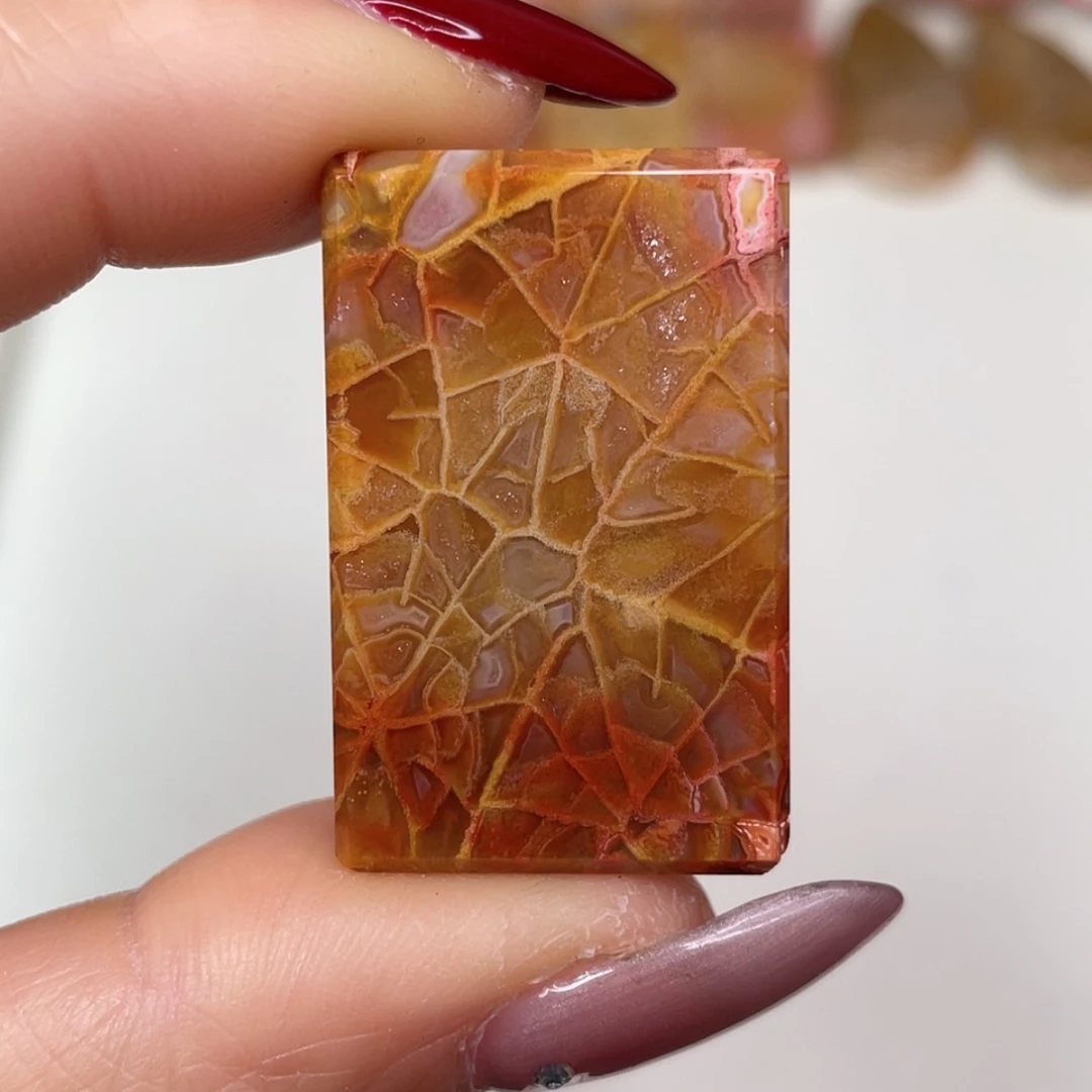 【闪购商品】未镶嵌吊坠(赠链)硅化玉