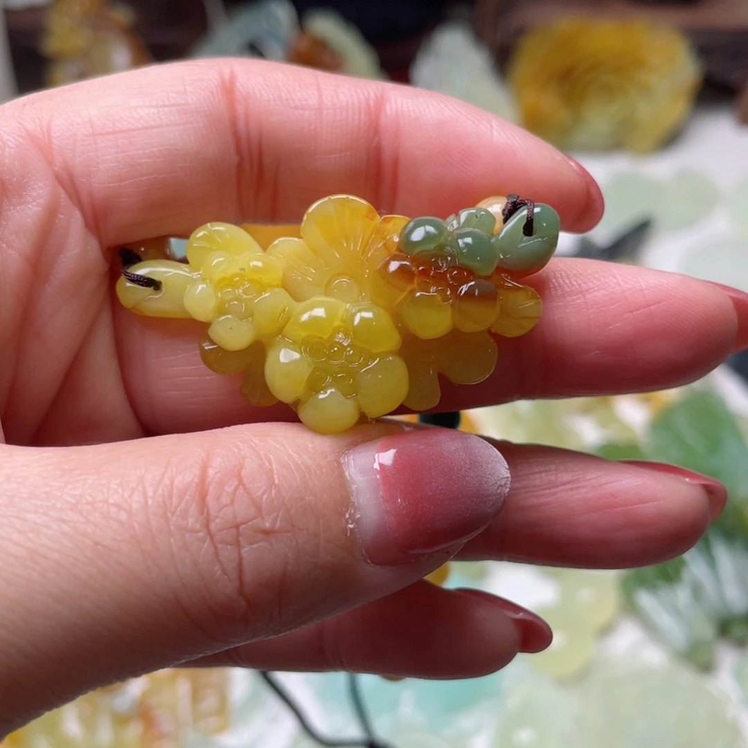 蛇纹石玉颈饰未镶嵌怎****？