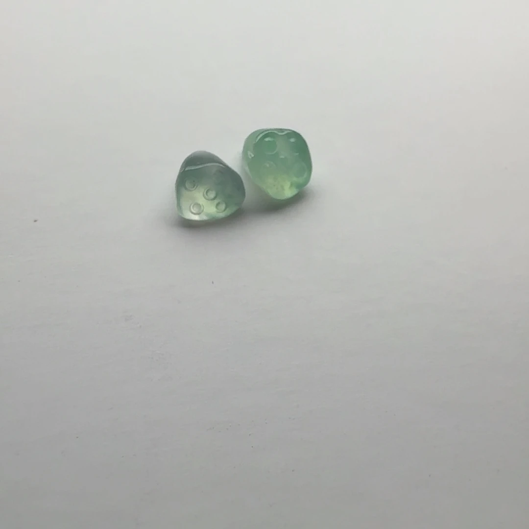 翡翠未镶嵌颈饰莲蓬
