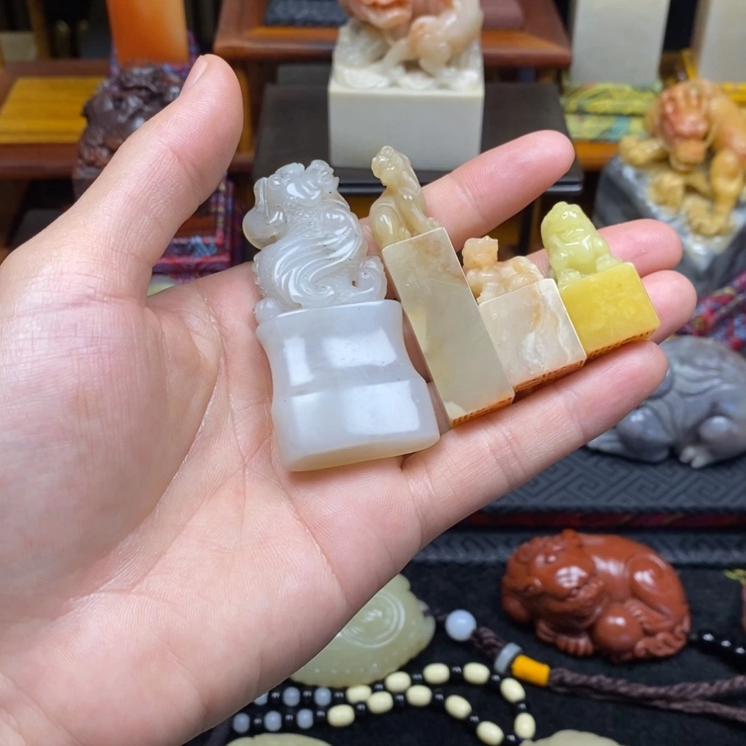 寿山石印石戲**石红红火火好好好