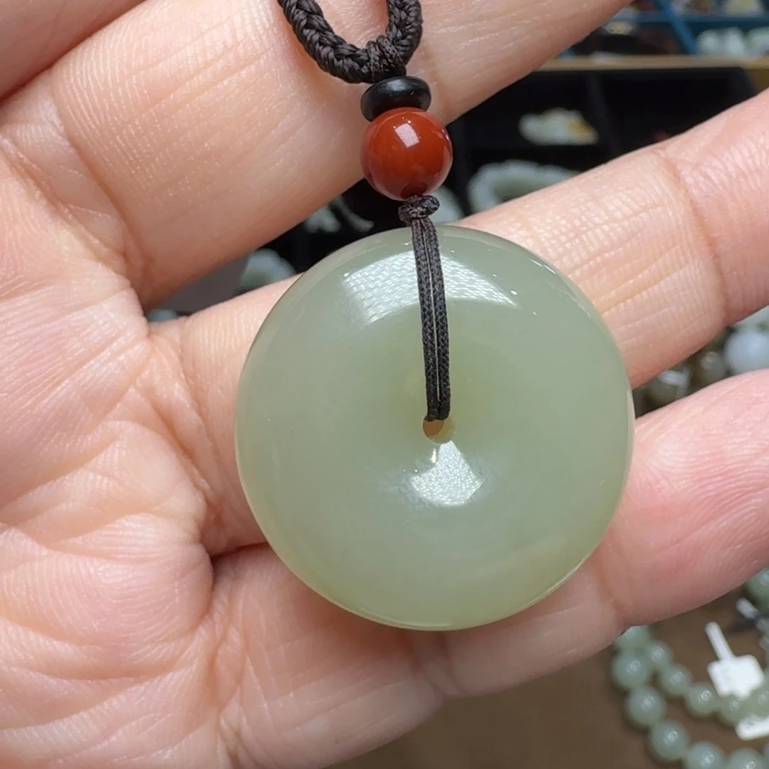 和田玉未镶嵌把件