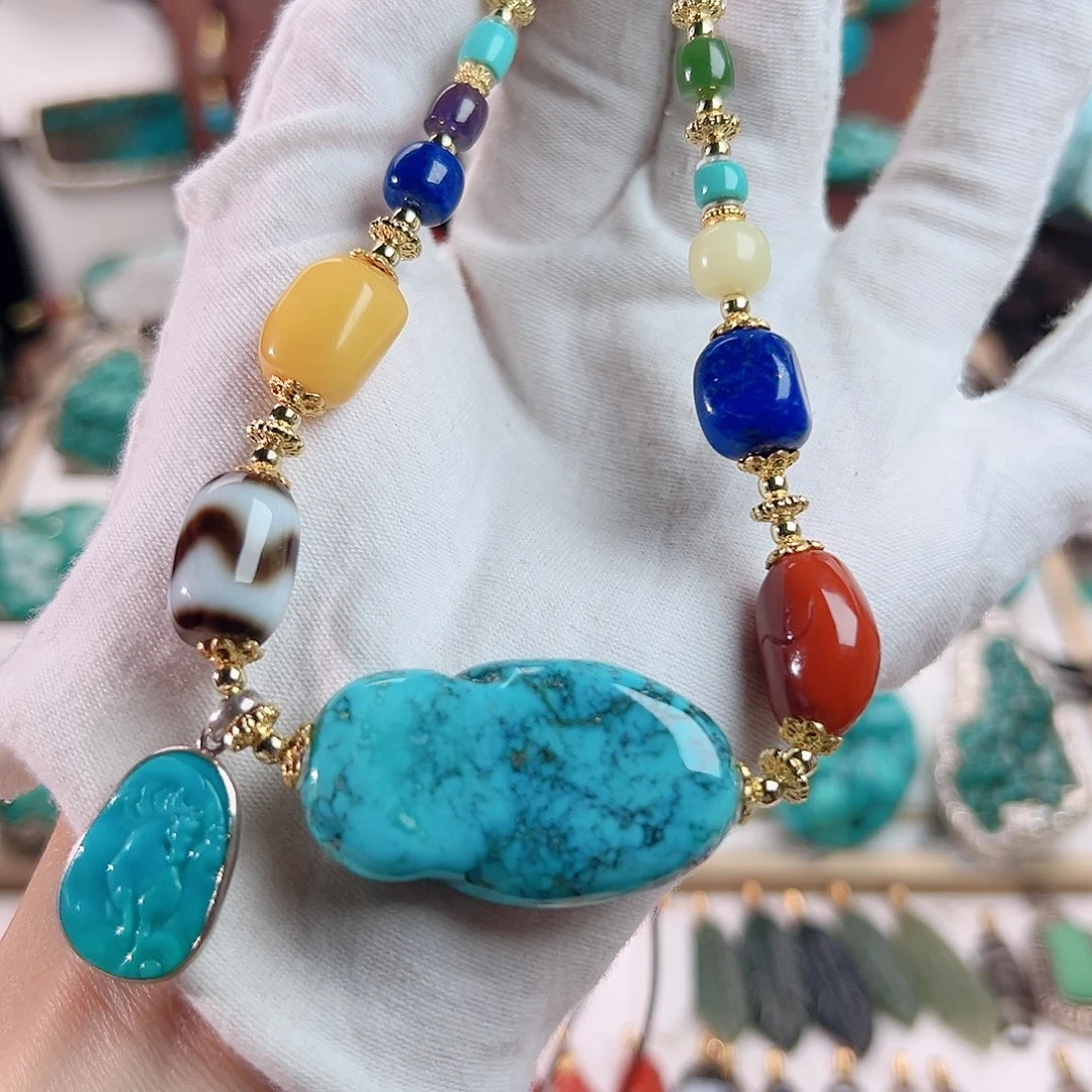 未镶嵌绿松石颈饰