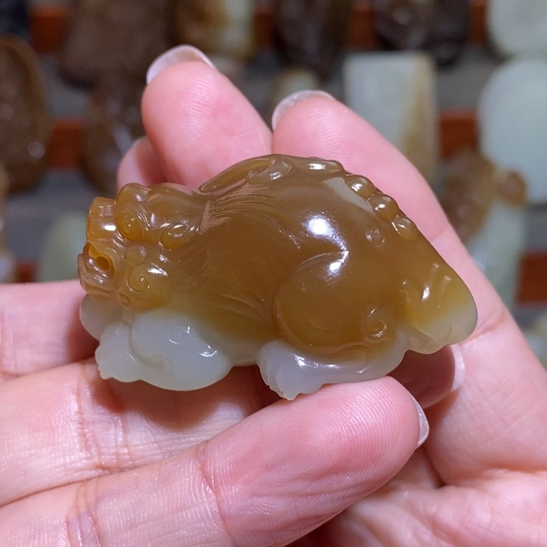 颈饰未镶嵌和田玉（糖玉）且末糖貔貅