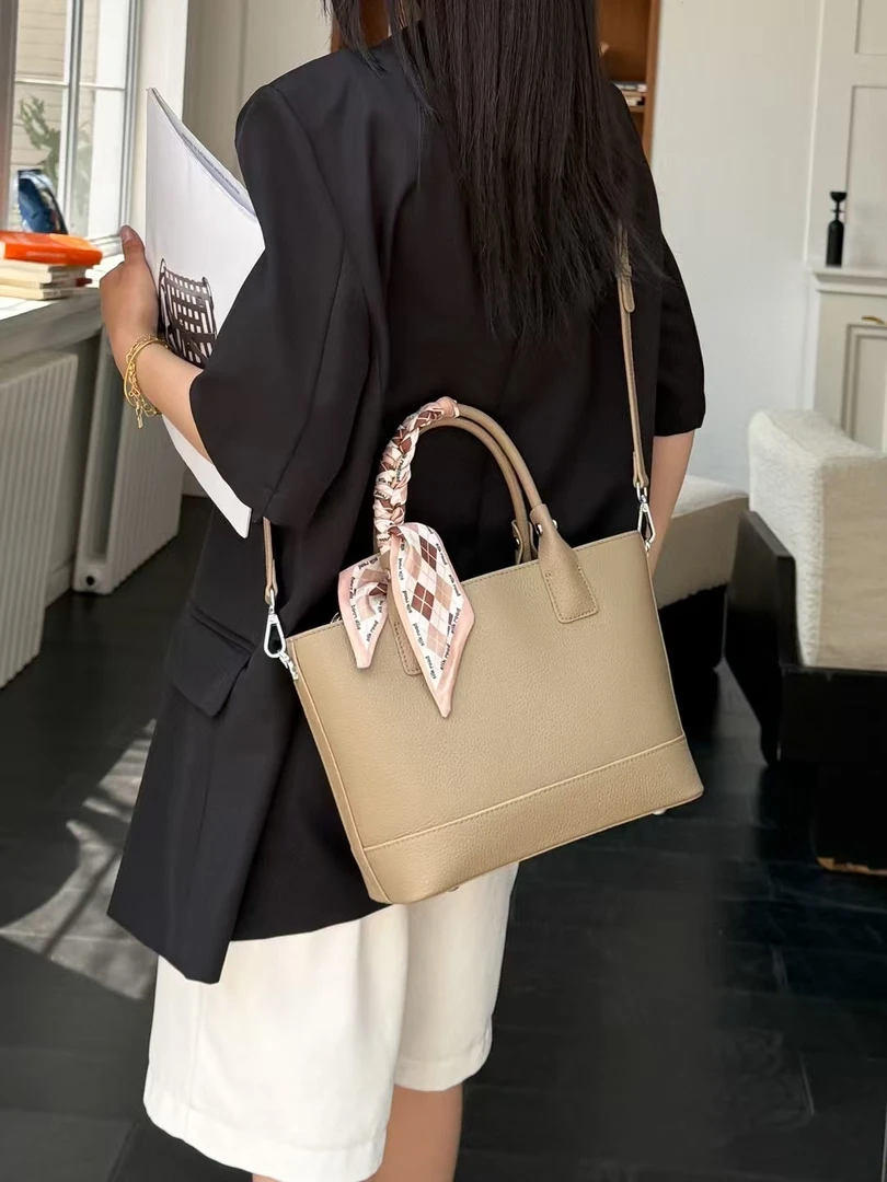 2025新款高级感轻奢小众设计单肩斜挎手拿包女神包包真皮简约