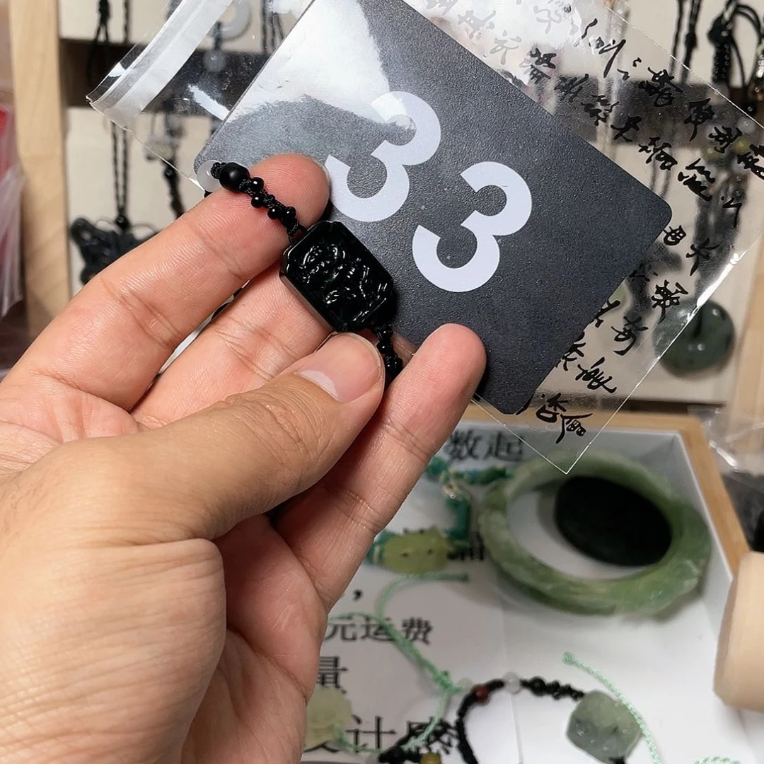 蛇纹石玉颈饰合金