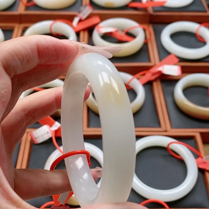 【闪购商品】未镶嵌手镯和田玉
