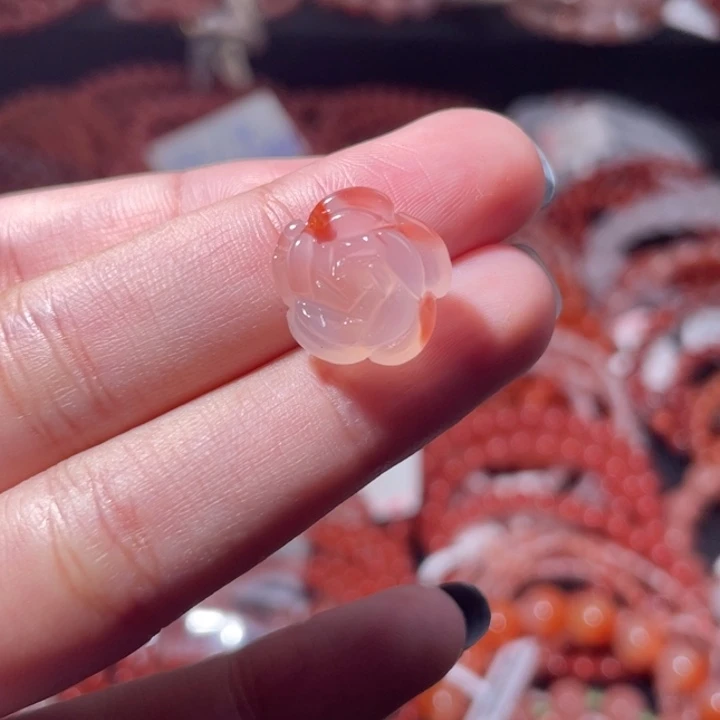 南红玛瑙未镶嵌玫瑰花1651