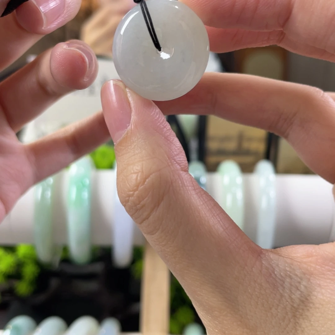 翡翠未镶嵌颈饰缅甸缅甸翡翠