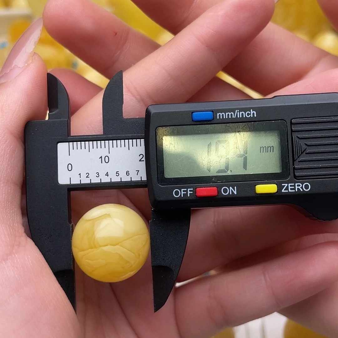 凌***.琥珀未镶嵌裸石蜜蜡圆珠梦微瑕