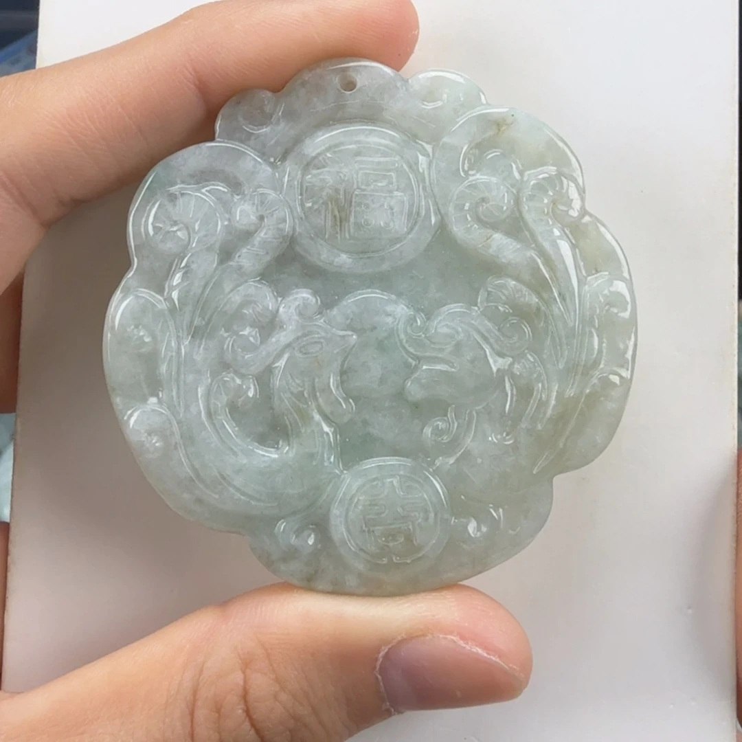 翡翠挂件未镶嵌翡翠