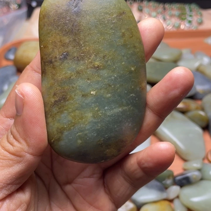 和田玉未镶嵌珠宝半成品