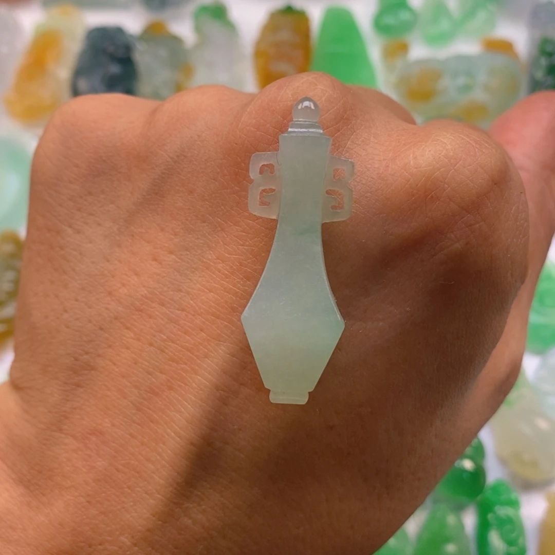 定制翡翠未镶嵌瓶子