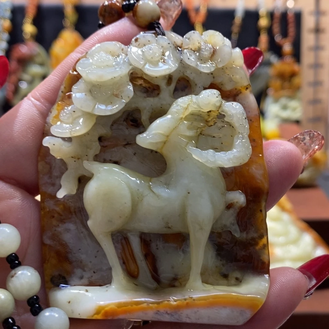 蛇纹石玉颈饰未镶嵌