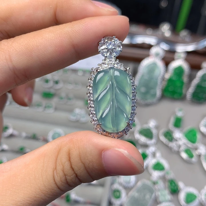 翡翠未镶嵌颈饰吊坠