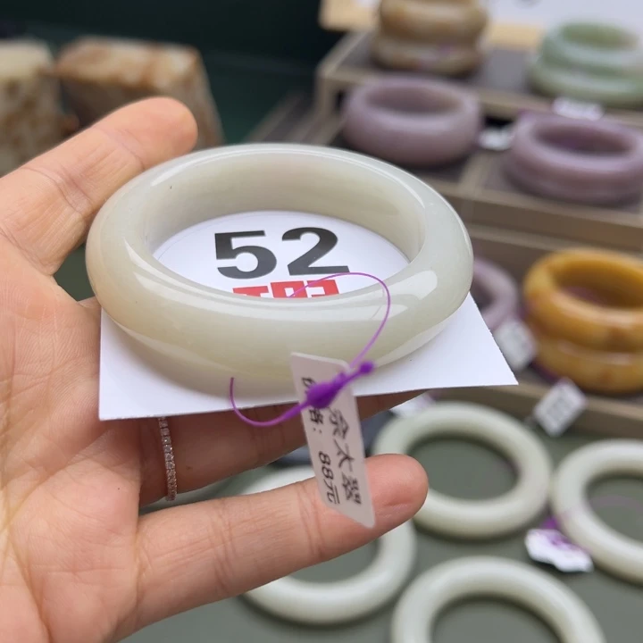 石英质玉未镶嵌手镯