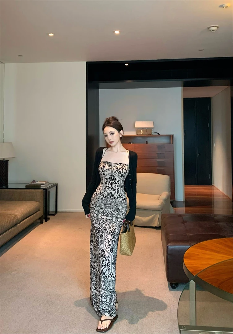 复古老钱风印花小众吊带碎花连衣裙新款设计感收腰显身材包臀长裙