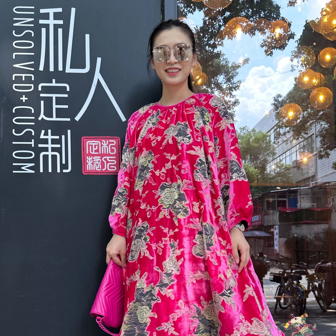 圆领A摆玫色蕾丝丝绒秋冬款长款连衣裙