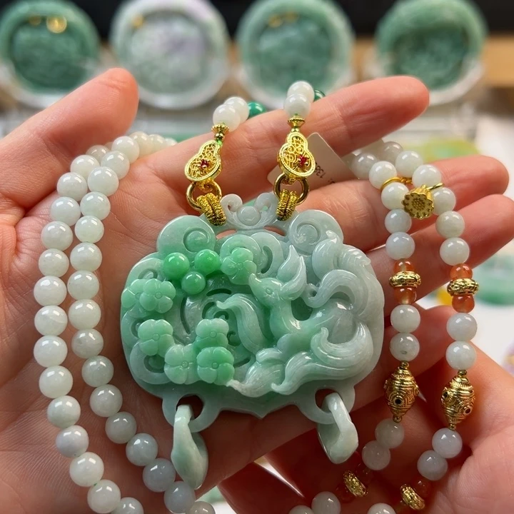 颈饰未镶嵌翡翠吊坠