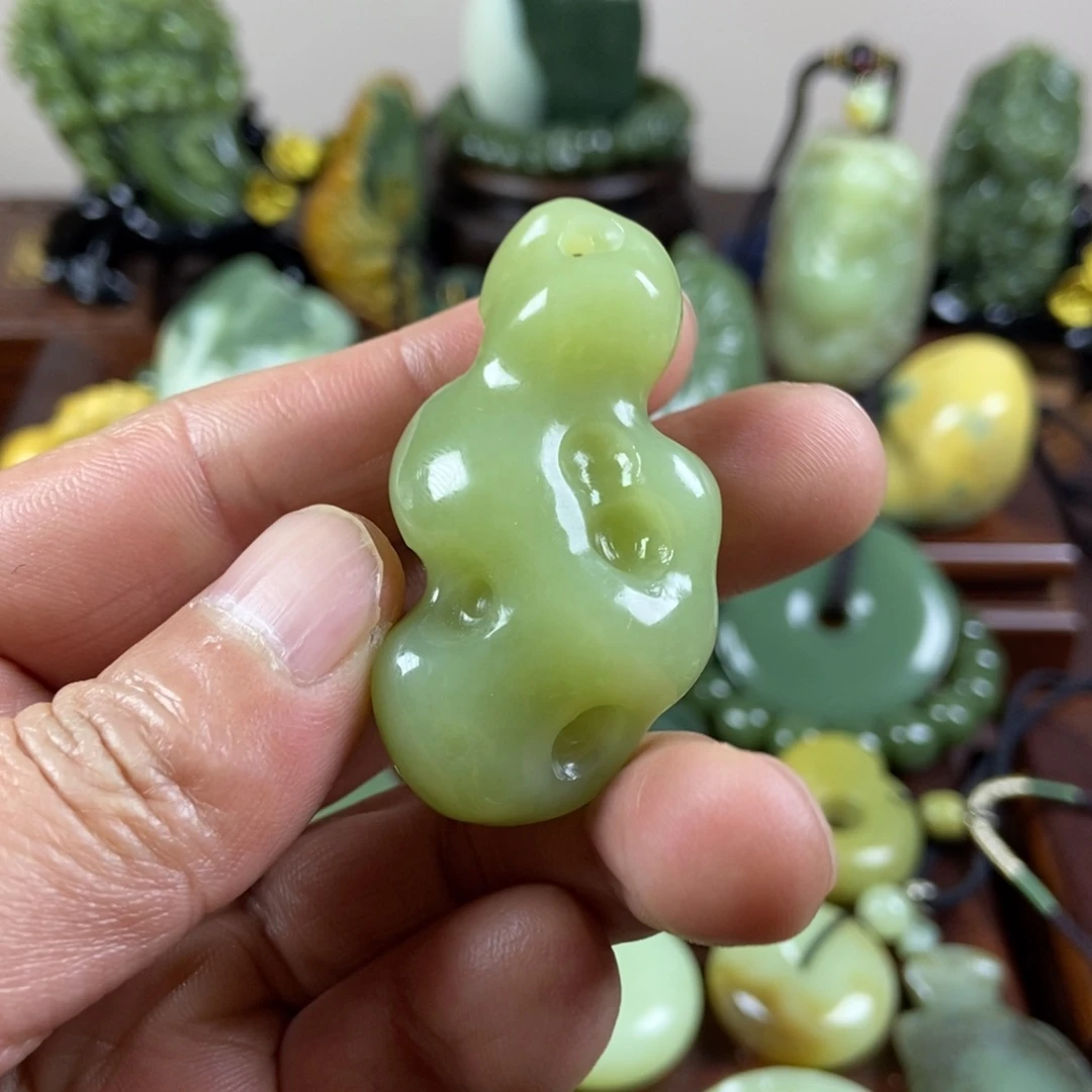 岫岩老玉（透闪石质玉）未镶嵌珠宝奇石